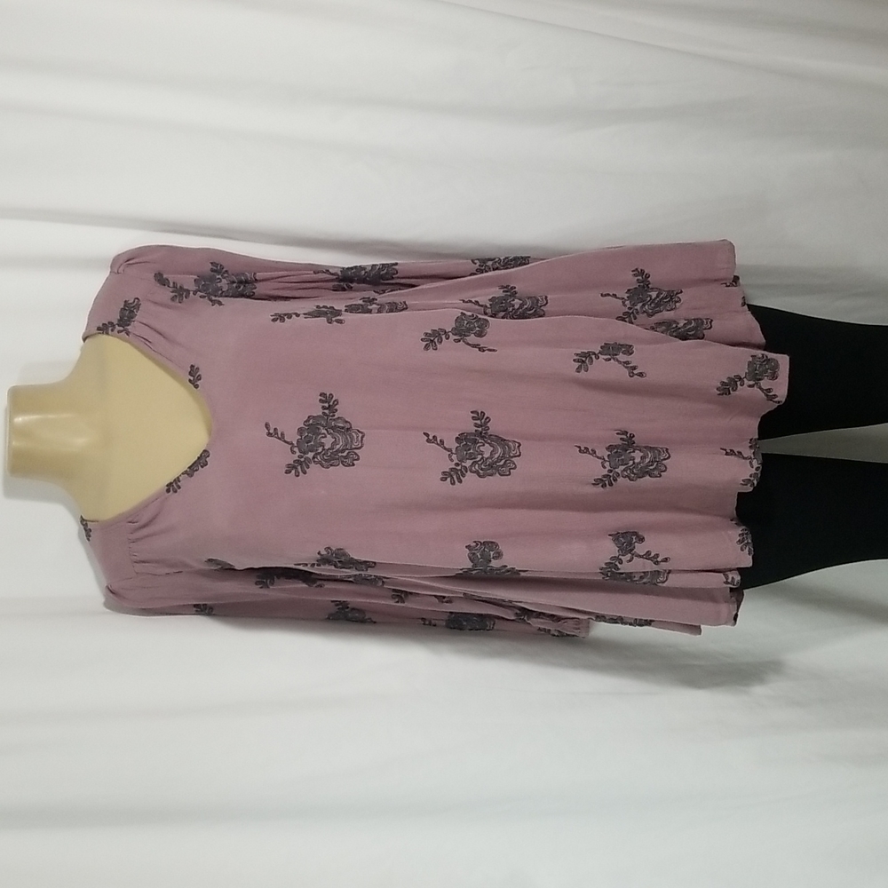 BOHO FREE PEOPLE EMBROIDERED SMALL V-NECK  LAVENDER BLOUSE